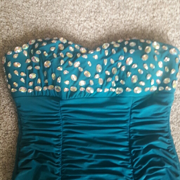 Club dress - Picture 2 of 7