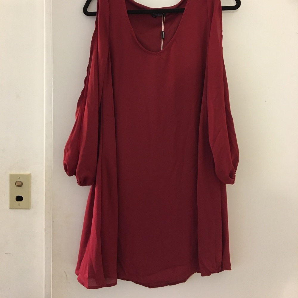 MAROON OPEN SLEEVE DRESS