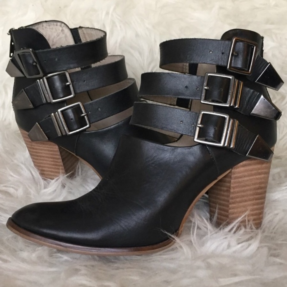 Seychelles black buckle booties