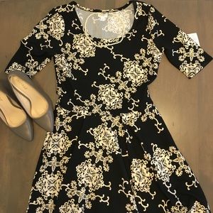 Large Elegant Lularoe Nicole