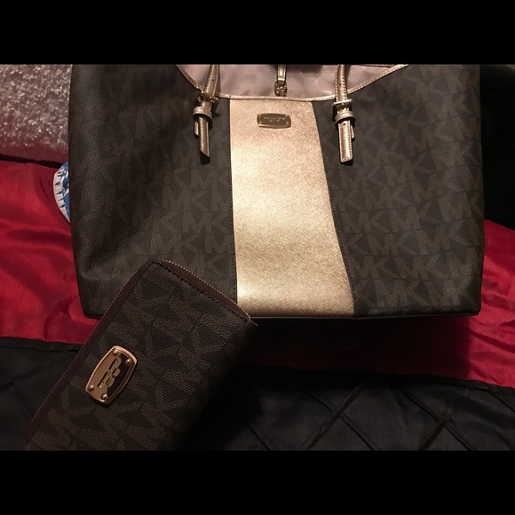 Michael kors tote n wallet - Picture 1 of 1