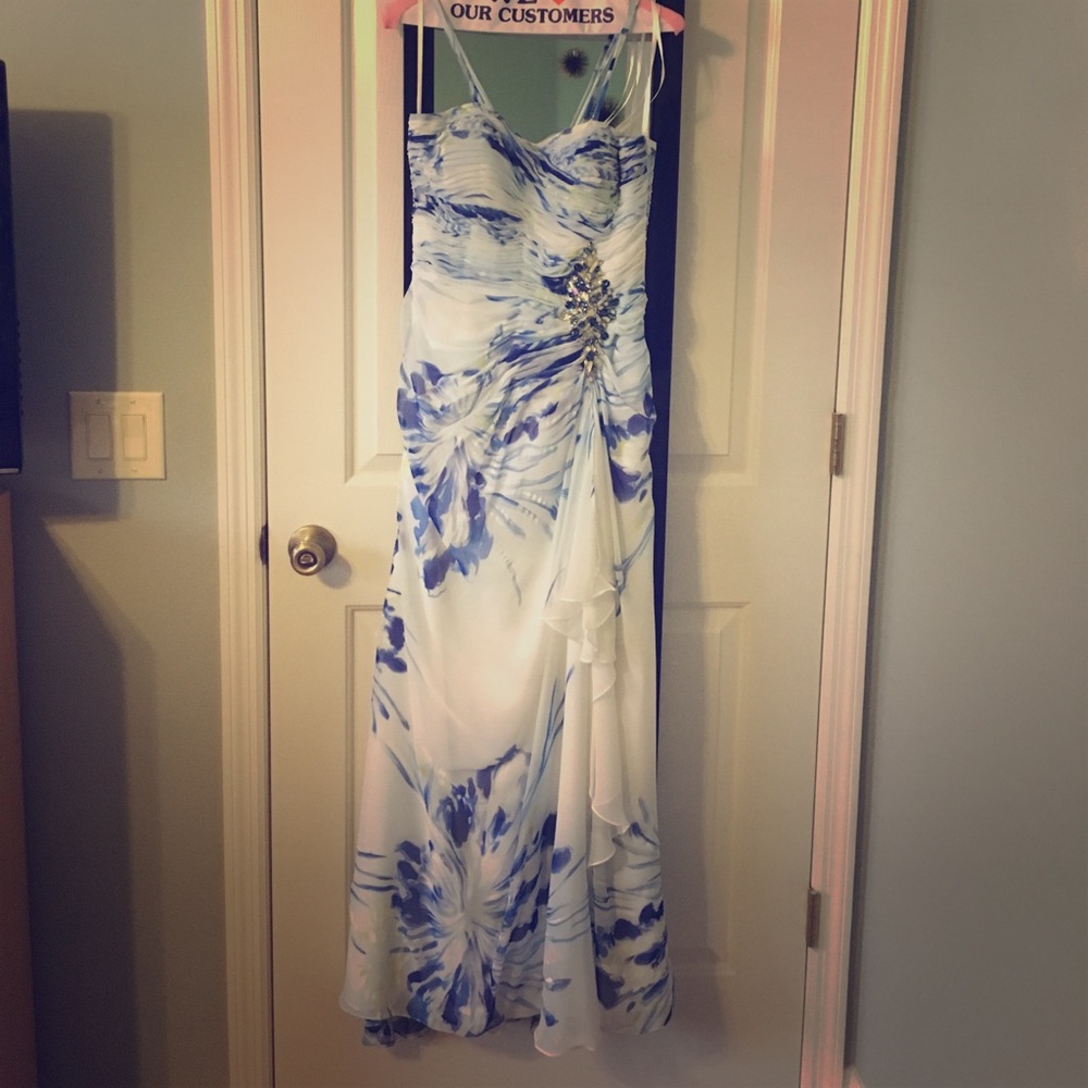 Beautiful floral designer prom dress!😍😍😍