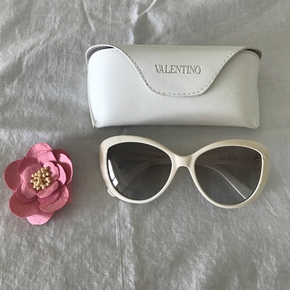 VALENTINO Sunglasses Like New! - Picture 2 of 4