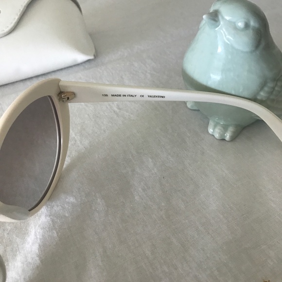 VALENTINO Sunglasses Like New! - Picture 4 of 4