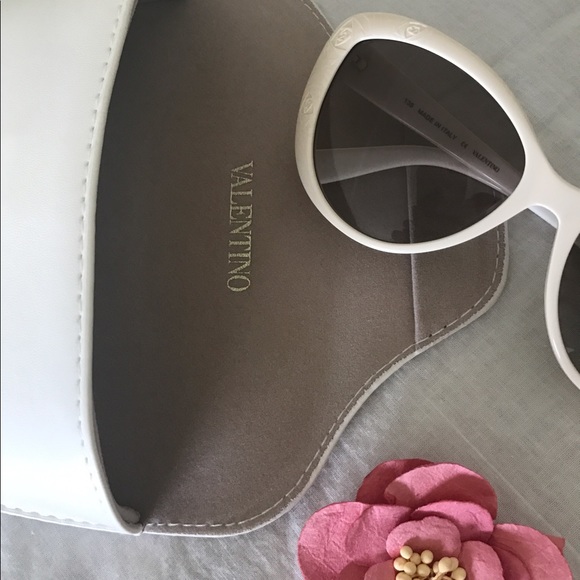 VALENTINO Sunglasses Like New! - Picture 3 of 4