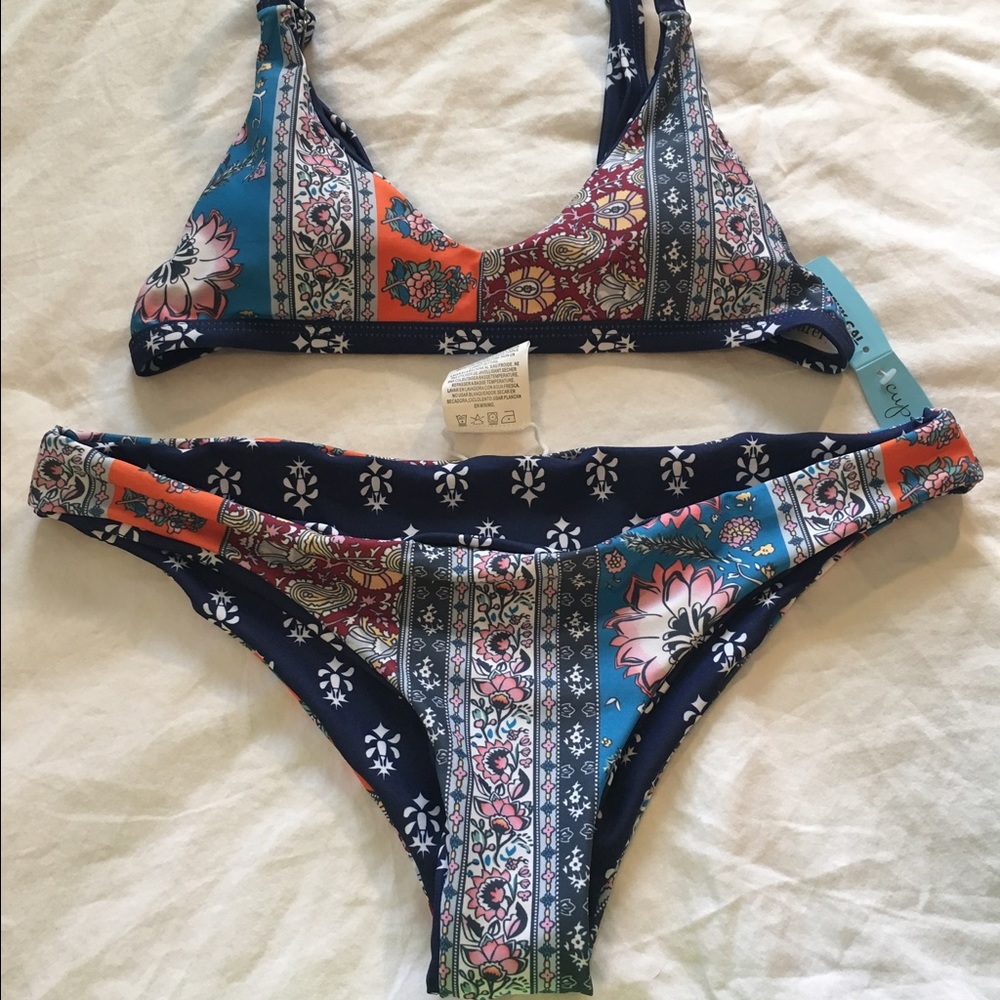 NWT Patterned bikini