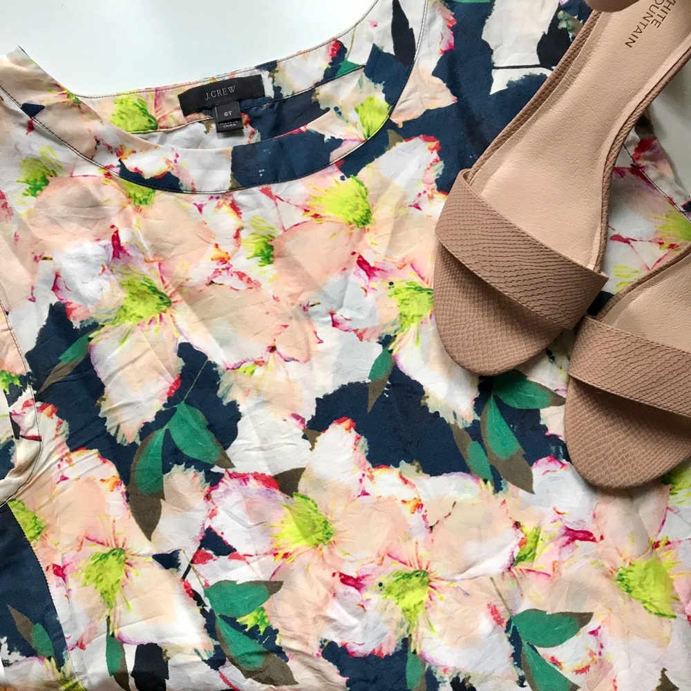 🌺 - J. Crew floral short sleeve silk blouse