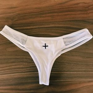 Coulborne mesh white bottoms!!