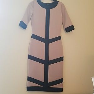 Pretty sheath dress with black detail.