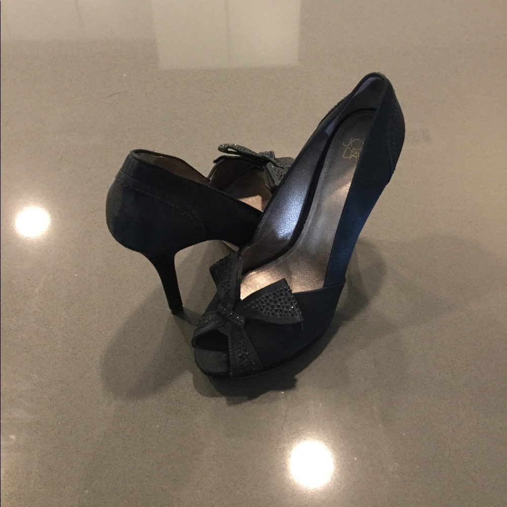 Joan David stain black 4.0 in heels in a Sz.8.
