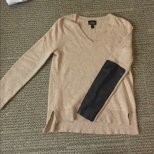 Wool and cashemere sweater with leather sleeves