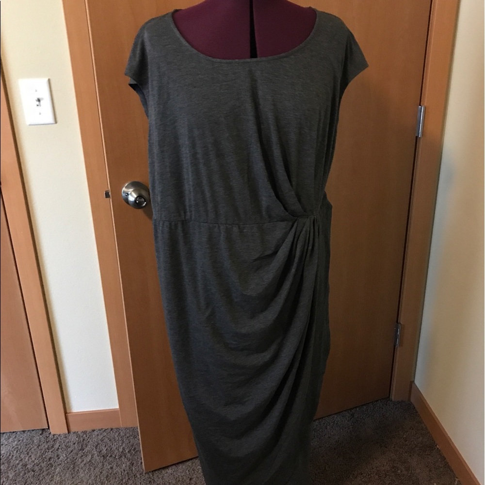 Grey tulip dress with side gathering