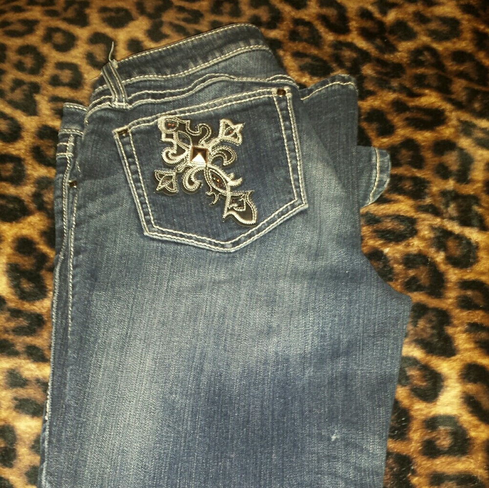 Cross studding on back pocket, cowgirl jeans