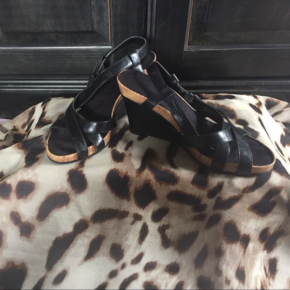 Aerosols Leather Wedges