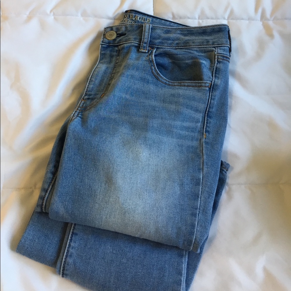 American Eagle Light Wash Jeans/Jeggings