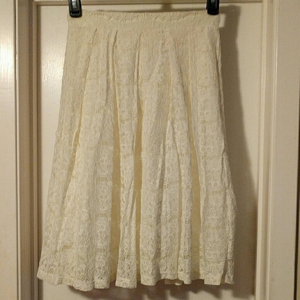 Alya lace knee length skirt (size medium)