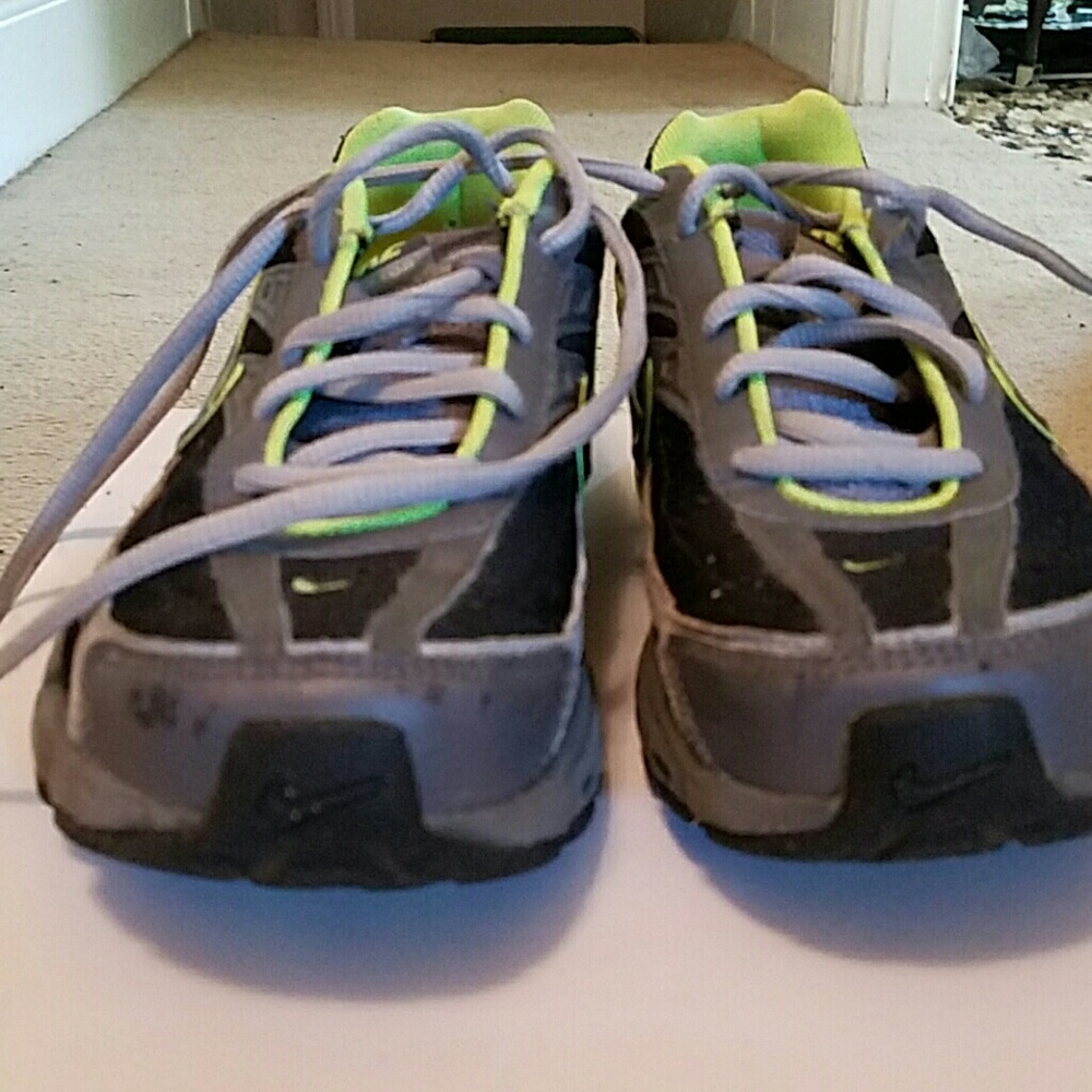 Gently used boys size 7 nike sneakers