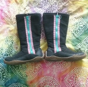 Black side zip embroidered sorel boots