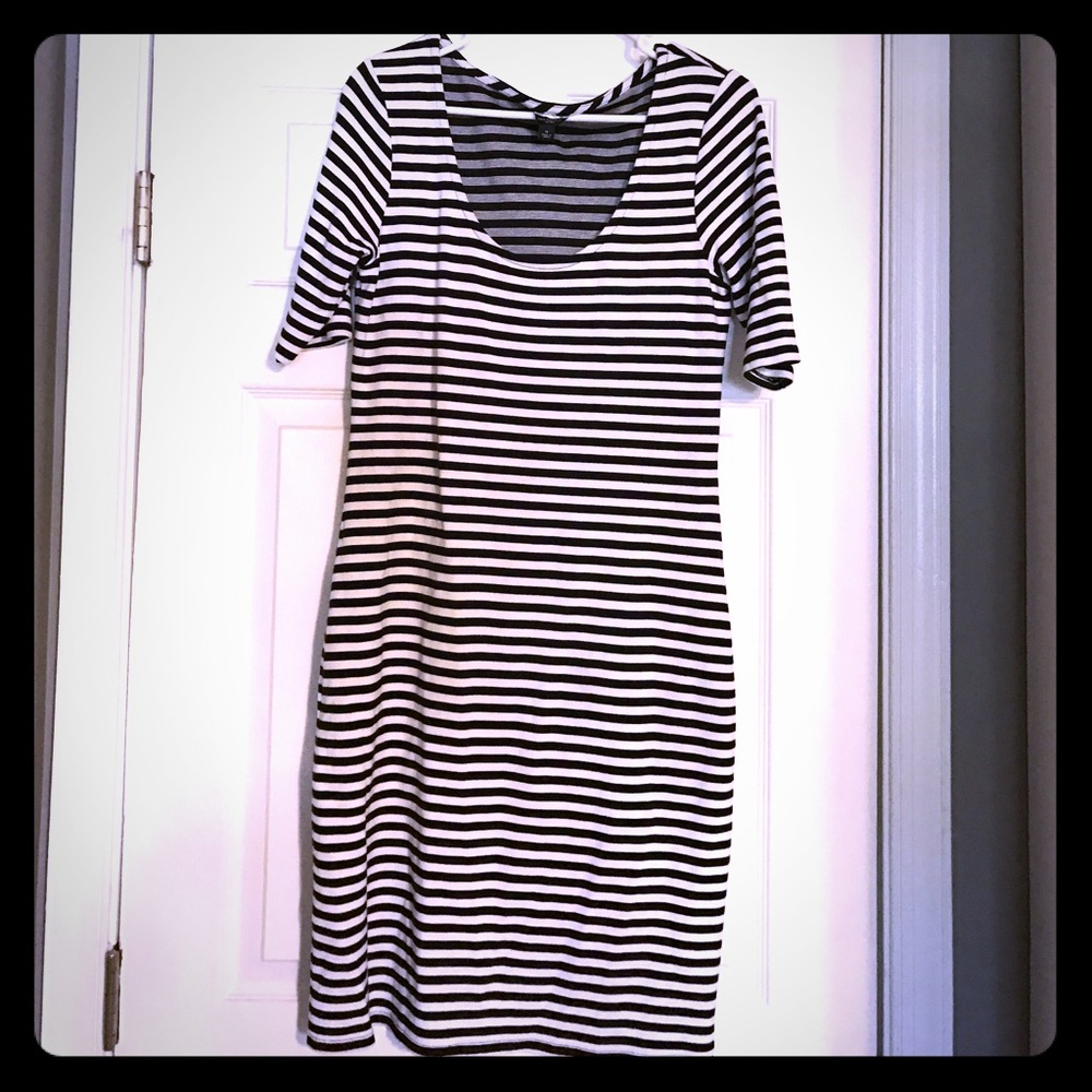 Ann Taylor Navy and White Striped Dress Medium