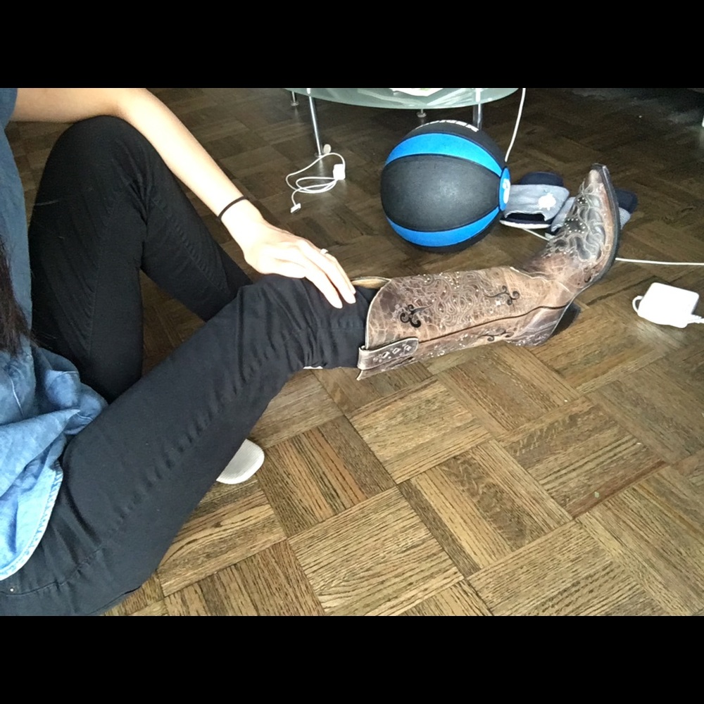 Genuine 100% leather cowboy boots-  sz 6
