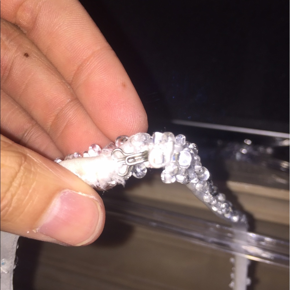 White ball gown dress with white gloves. - Picture 7 of 8