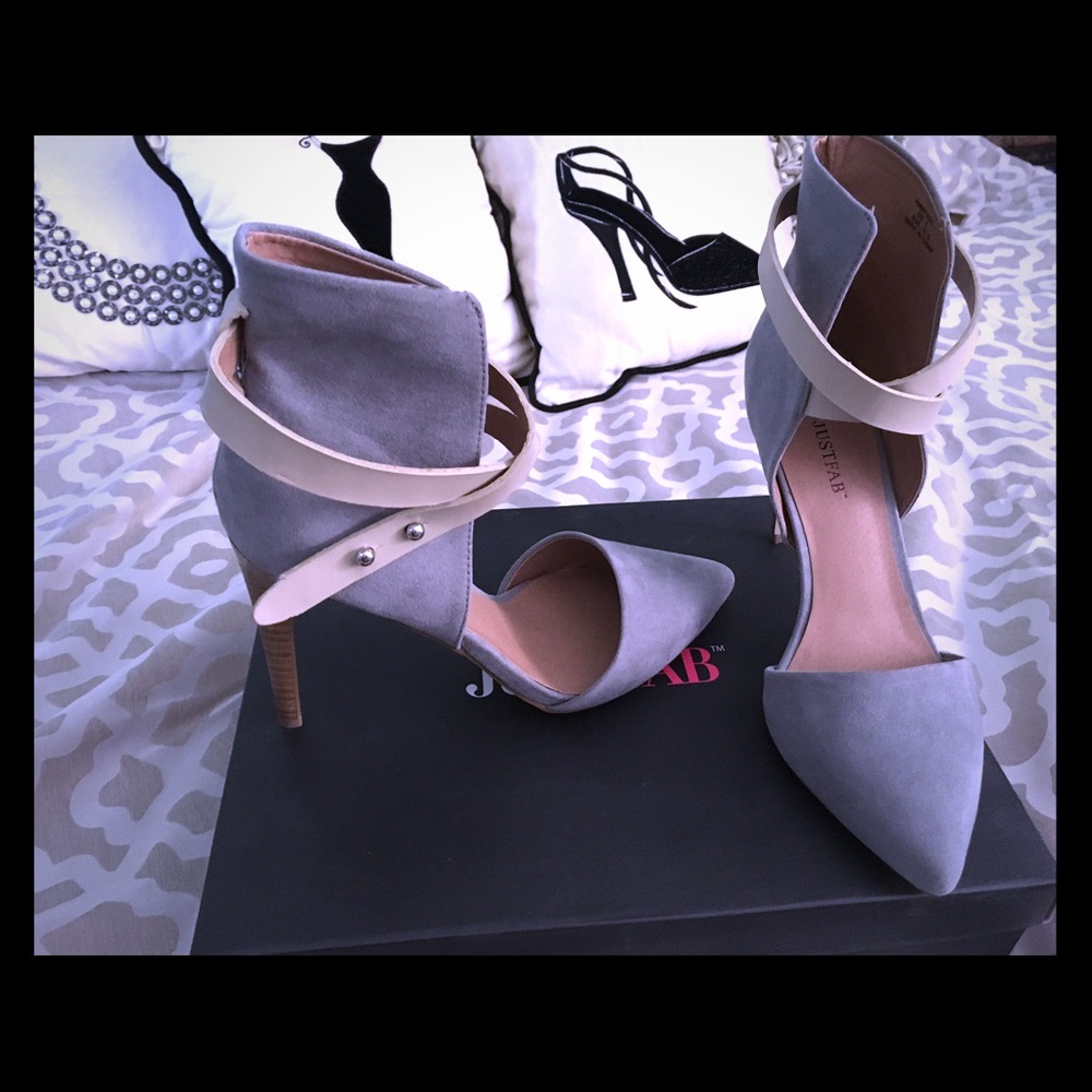 Pump/Heels, Grey strappy pump