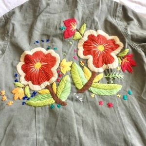 Beautiful Army Green Embroidered Jacket🌺