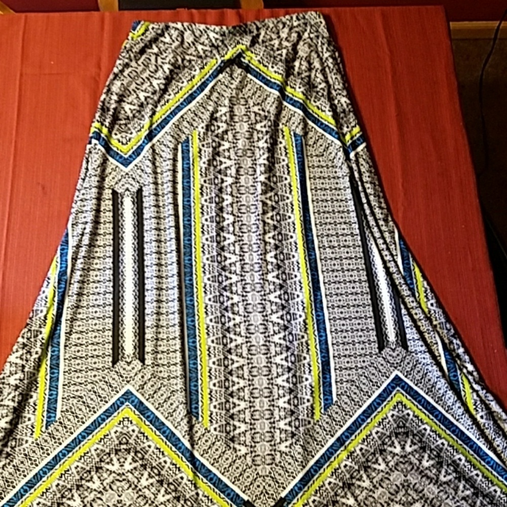 Maxi skirt with assymetrical design