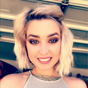 Meet your Posher, Brittni