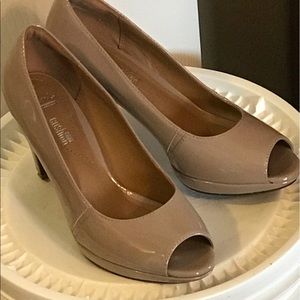 Clarks Collection Soft Cushion size 7 shoe.