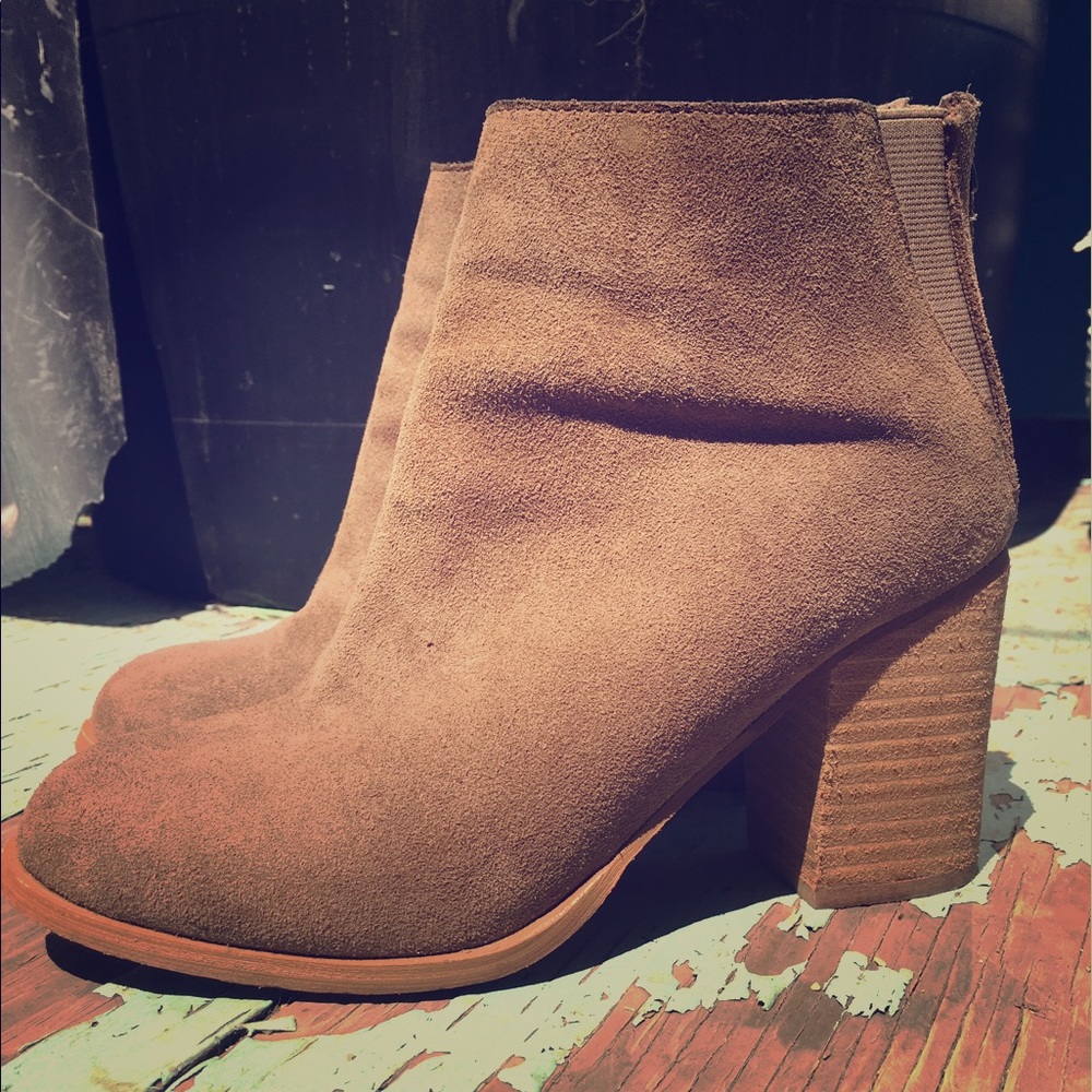 Women's Urban Outfitters Ankle Boots Size 7