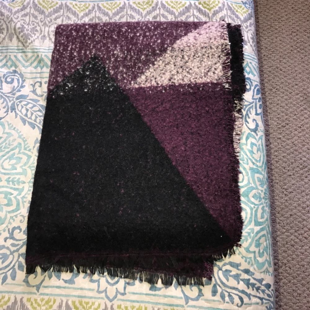 BRAND NEW SCARF!
