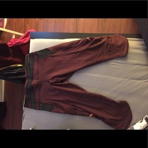 NWOT Lululemon crops size 6