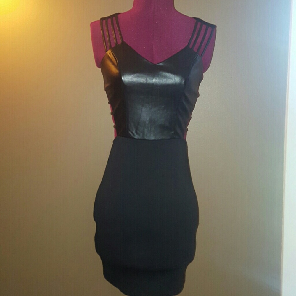 💋Caged sides little black dress