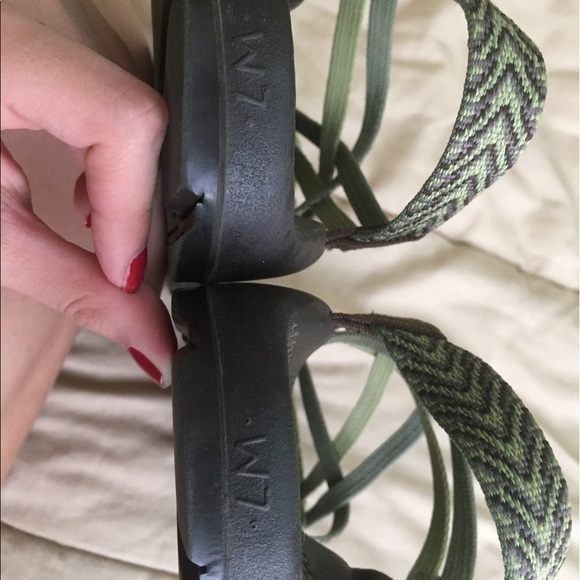 Chacos Size 7 *Customized* TRADING Green and aztec - Picture 5 of 5