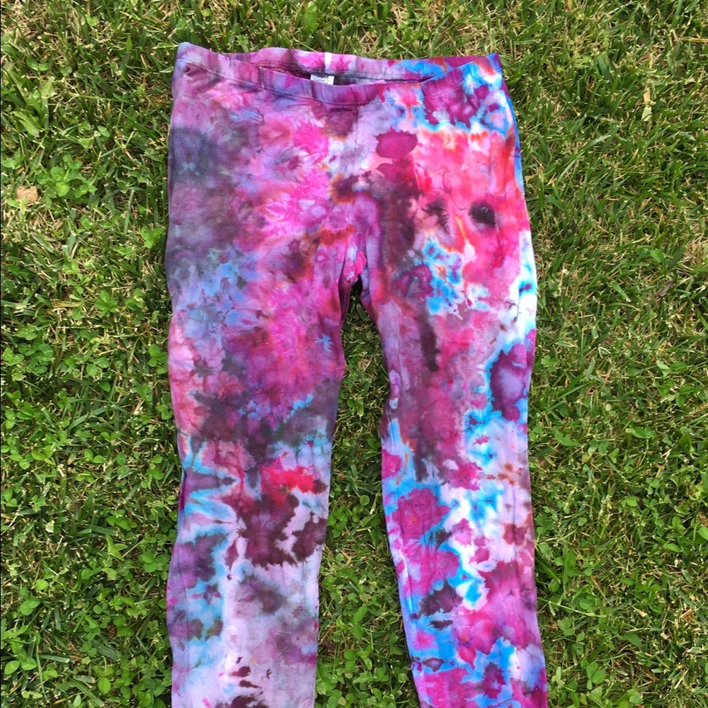 SOLD // Hand dyed tie dye leggings!