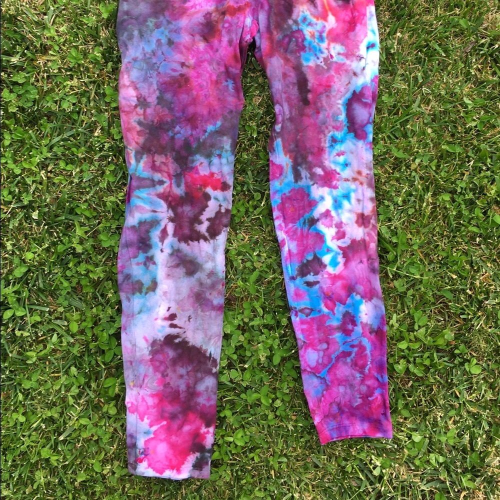 SOLD // Hand dyed tie dye leggings! - Picture 2 of 4