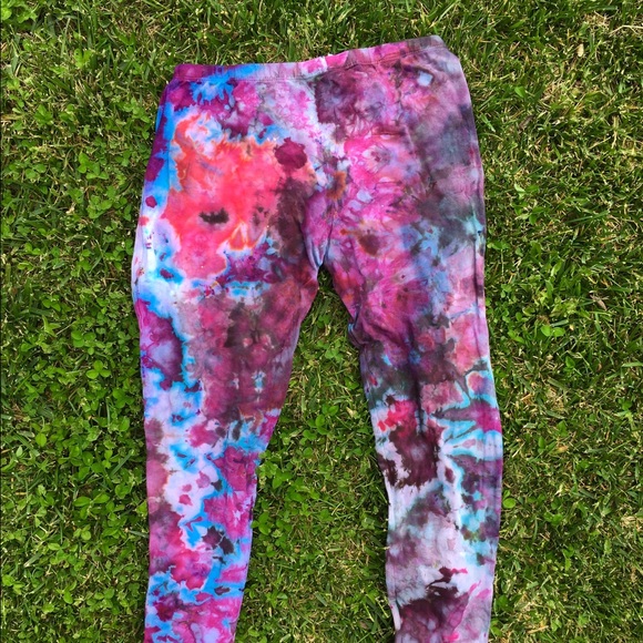 SOLD // Hand dyed tie dye leggings! - Picture 3 of 4