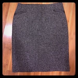 Cute pencil skirt. Never been worn.