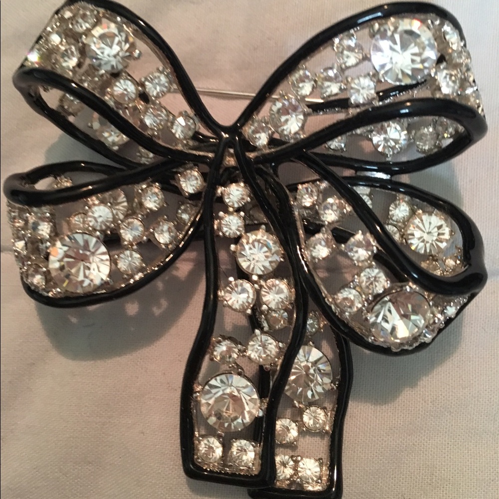 Kenneth J Lane Ribbon Pin Large