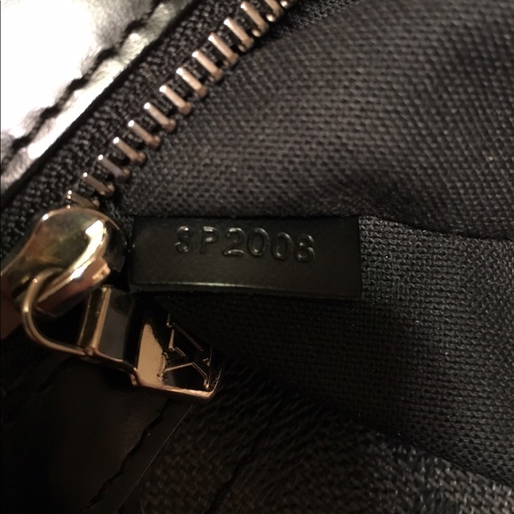 Louis Vuitton Mens Messenger Bag - Picture 8 of 8