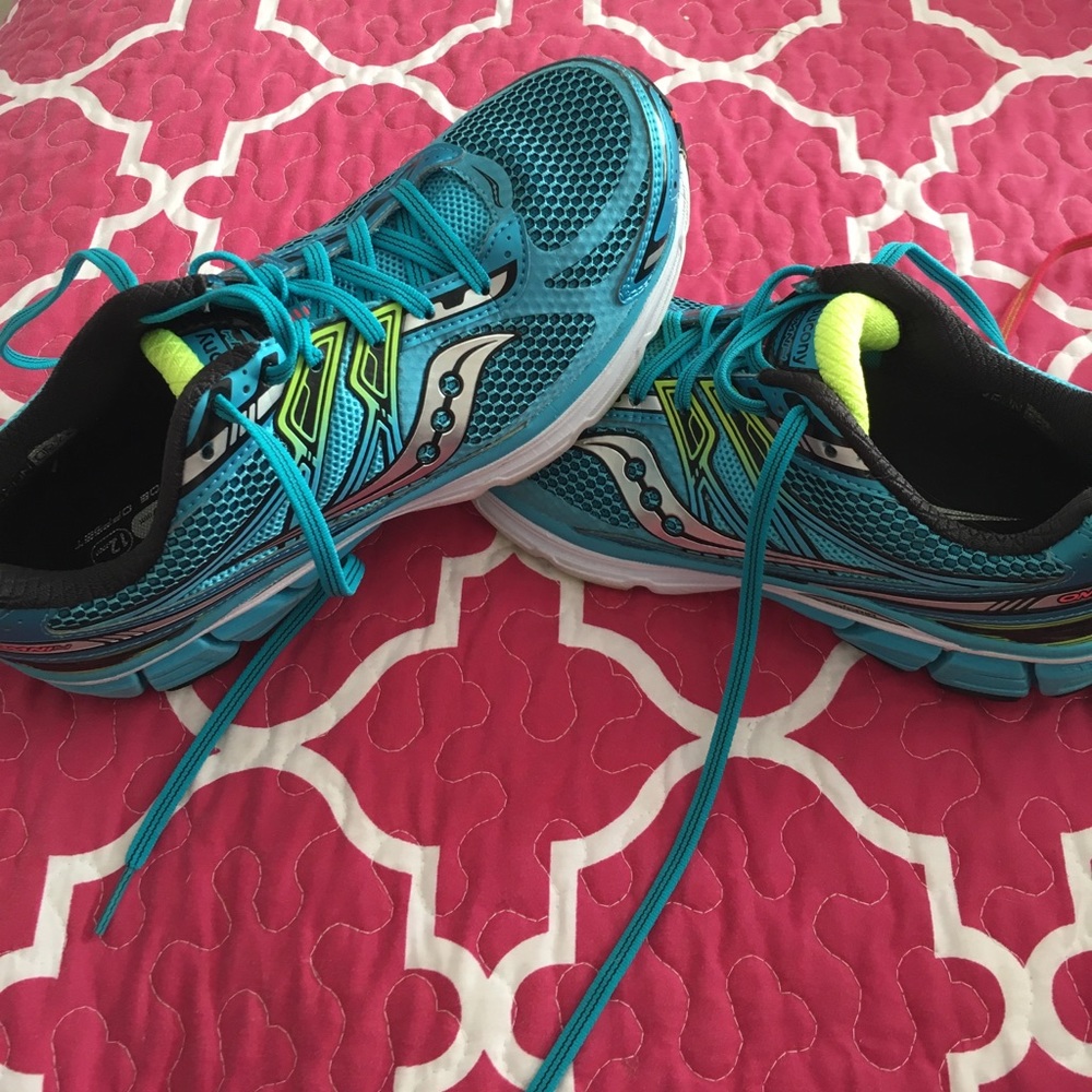 Saucony OMNI running shoes