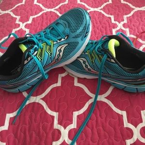 Saucony OMNI running shoes