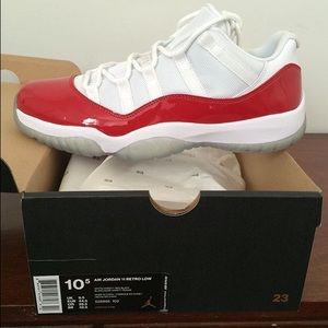 Jordan 11s cherry red and white. Size 10.5