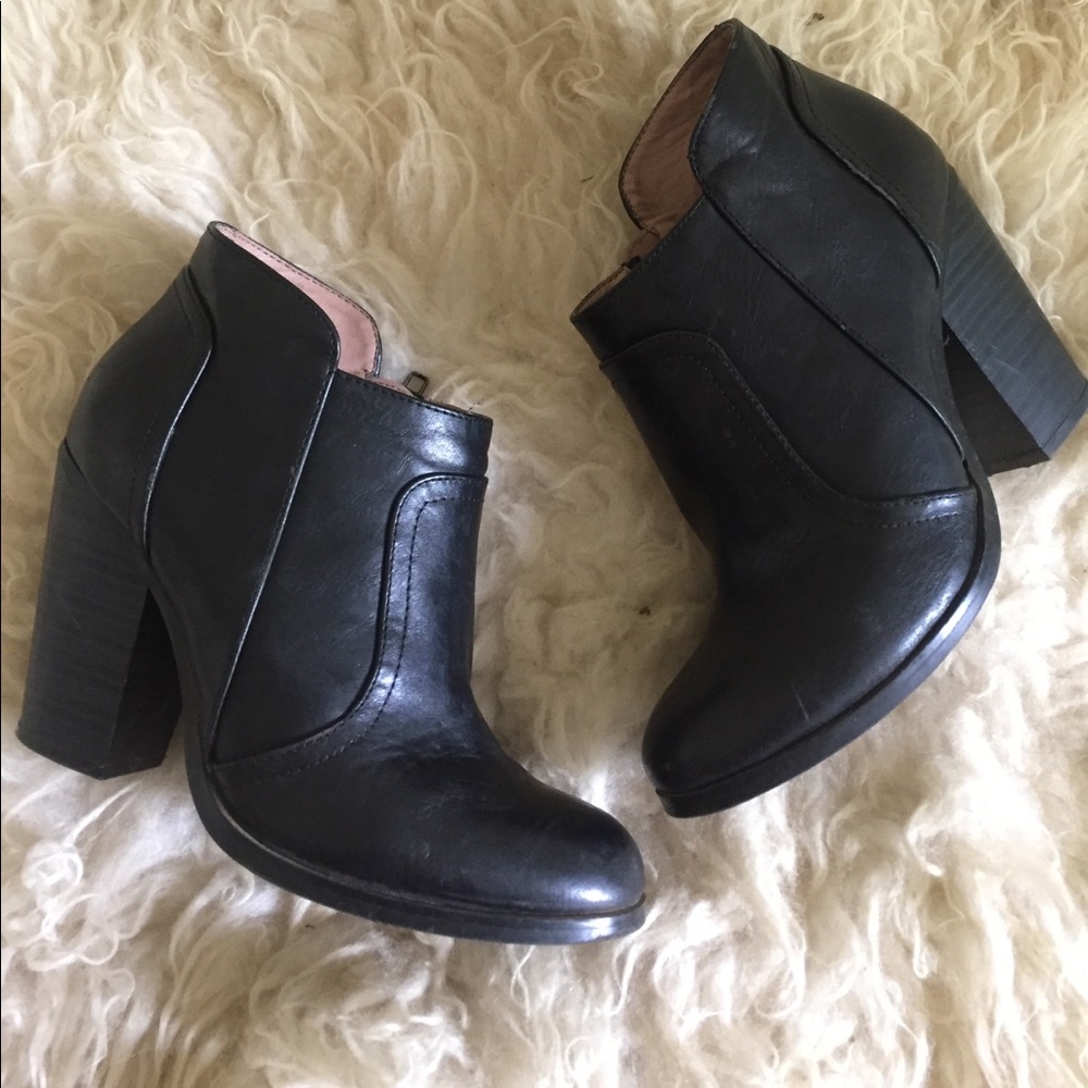 American Eagle Black Booties