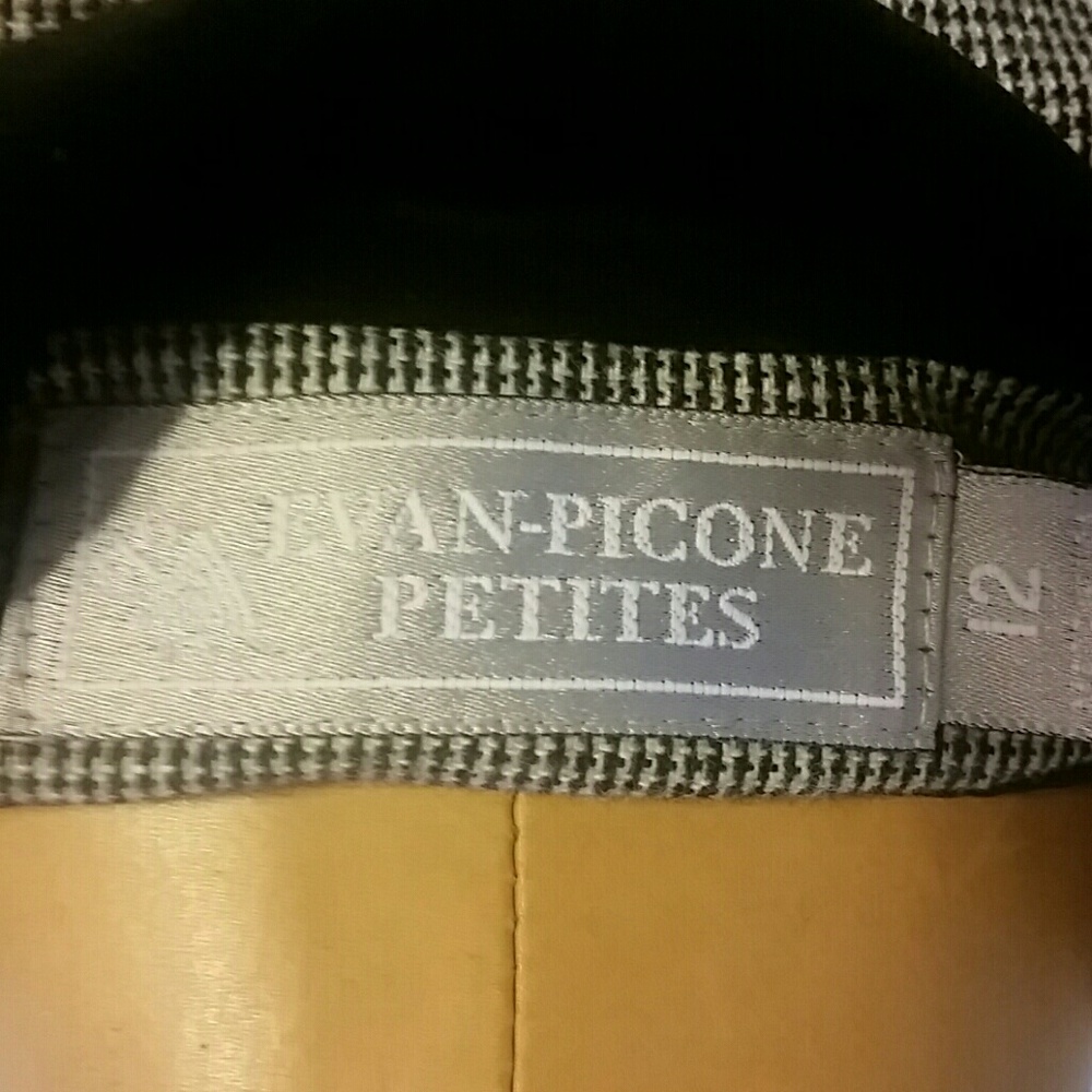 Blazer - Picture 4 of 4