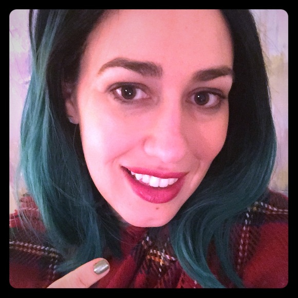 Meet your Posher, Alexis! - Picture 2 of 2