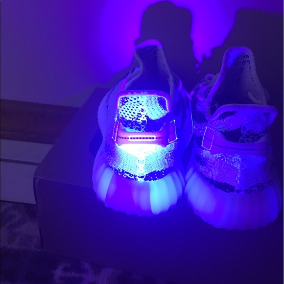 Yeezy boost 350 V2 Zebra size 11 - Picture 4 of 5