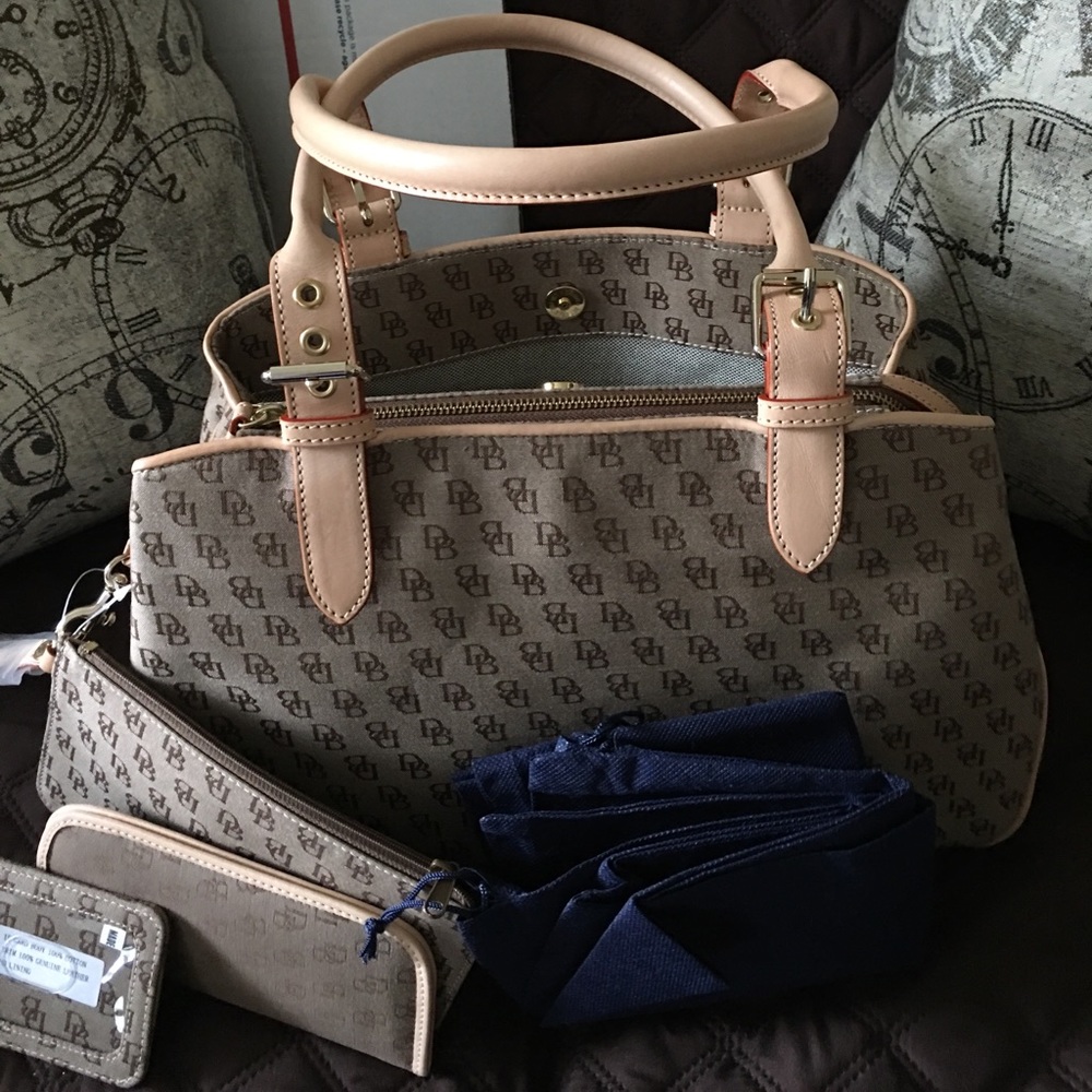 Dooney & Bourke Satchel w/ acc.  Brand new