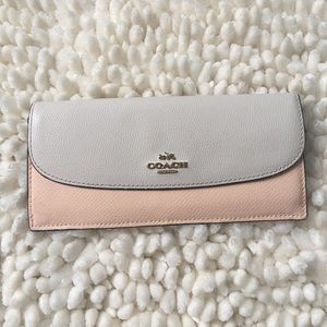 Authentic Coach Wallet 😍